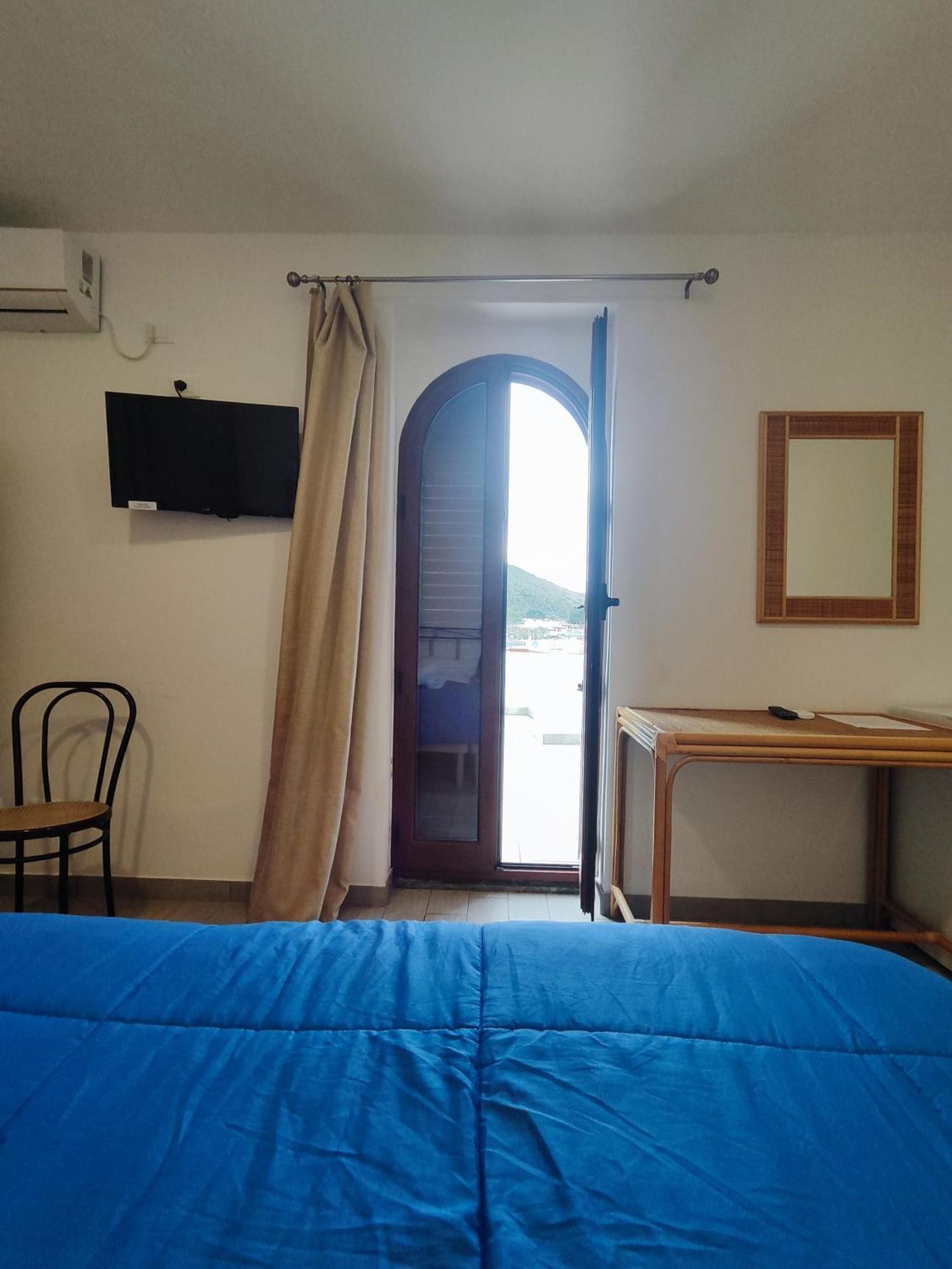 Hotel Faraglione Vulcano  Buitenkant foto