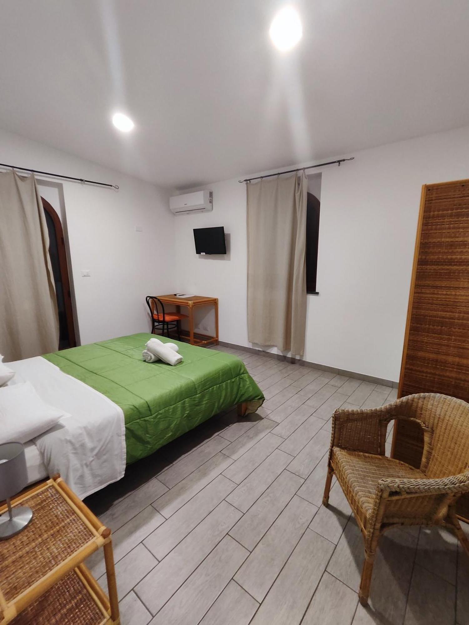 Hotel Faraglione Vulcano  Buitenkant foto