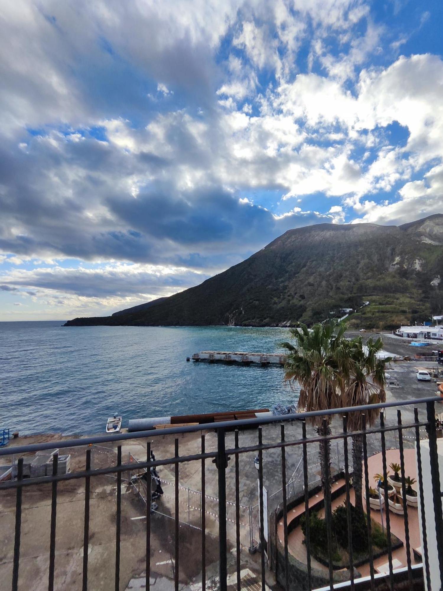Hotel Faraglione Vulcano  Buitenkant foto
