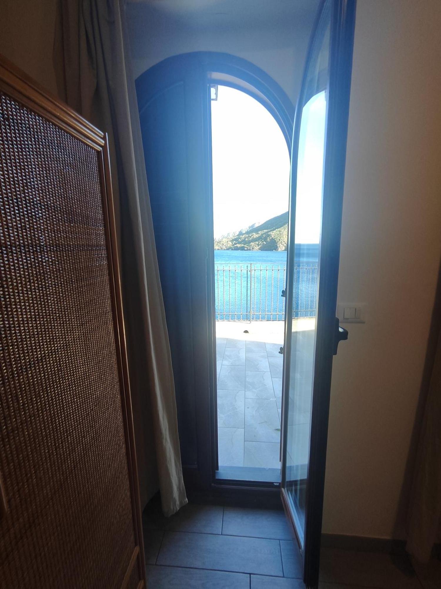 Hotel Faraglione Vulcano  Buitenkant foto